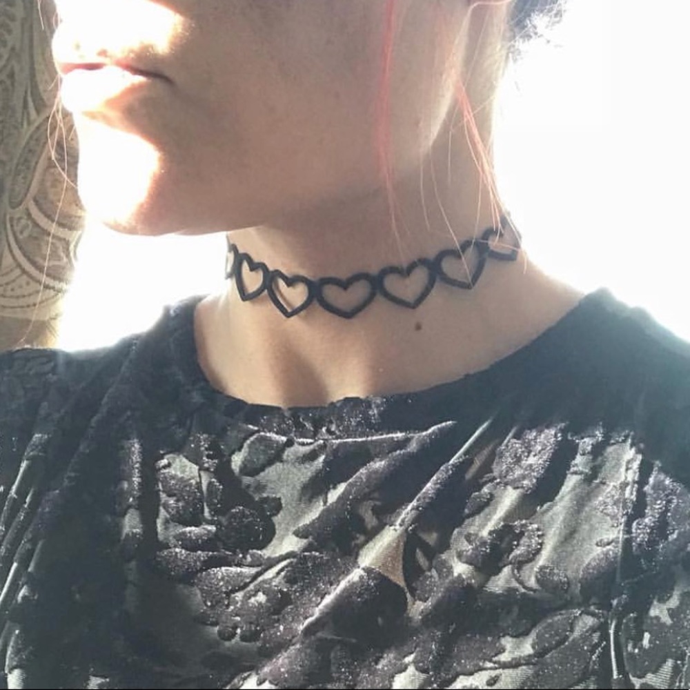 Heart Cutout Choker Necklace